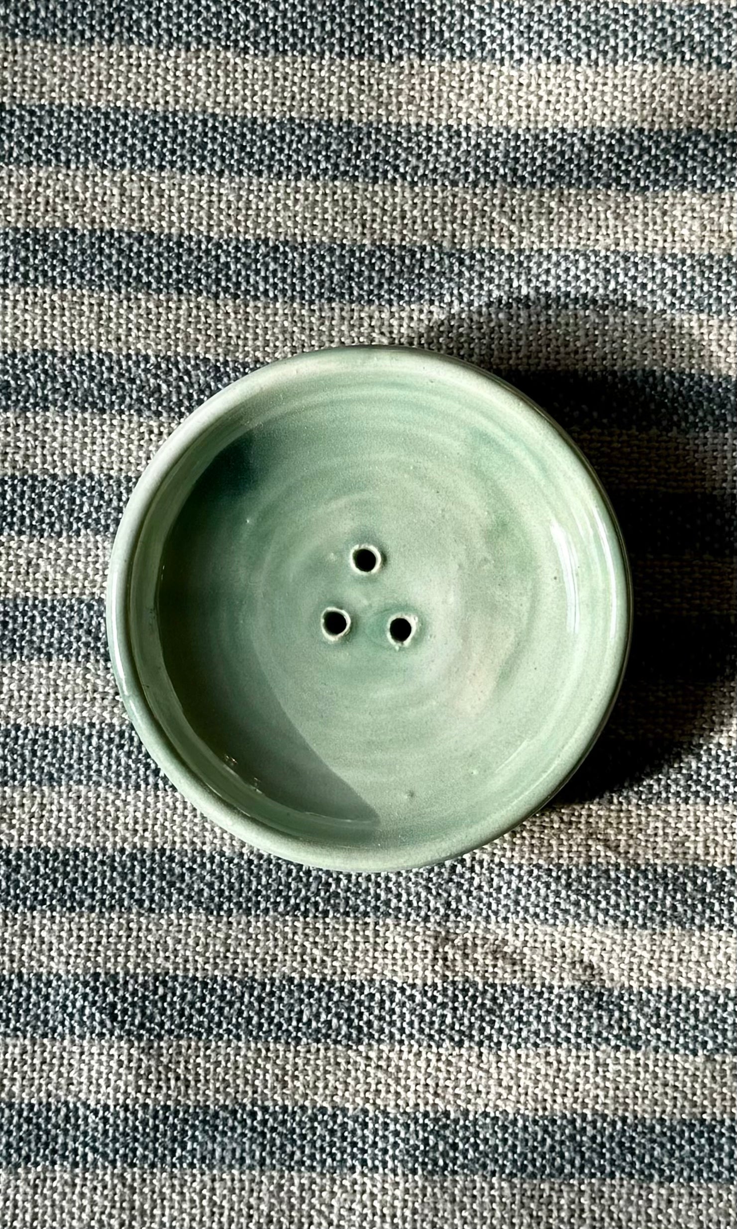 Handmade ceramic soap dish from Herridge Pottery - Pale Green